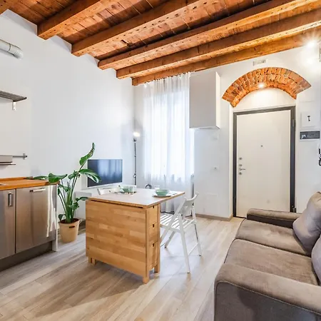 200mt Metro - Design For Creative Living Apartment *