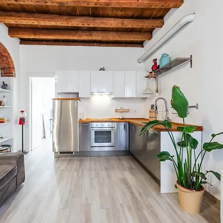 Apartament 200mt Metro - Design For Creative Living